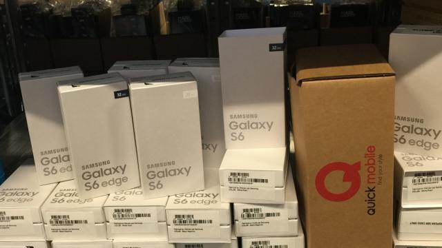<b>Samsung Galaxy S6 şi Galaxy S6 Edge disponibile via QuickMobile.ro cu 10 zile înainte de disponibilitatea lor la nivel internaţional!</b>QuickMobile a anunţat astăzi lansarea serviciului premium "Shopping &icirc;n avanpremieră". Prin acesta clienţii pot beneficia &icirc;n exclusivitate de produse noi, &icirc;nainte ca ele să ajungă pe alte pieţe internaţionale. &nbsp;...