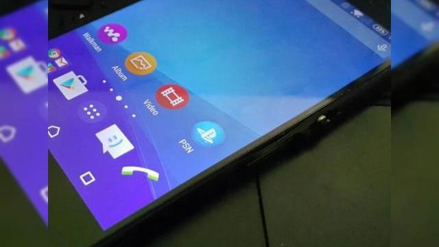 <b>Sony Xperia Z4 apare în noi imagini live ce confirmă prezența chip-ului Snapdragon 810</b>Dacă p&acirc;nă acum un an cei de la Sony ne&nbsp;aduceau pe piață 2 flagship-uri la interval de 6 luni, iată că &icirc;n 2015 japonezii adoptă o altă strategie. Astfel, va fi lansat doar un singur terminal din gama de top, acesta urm&acirc;nd a...