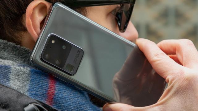 <b>Șapte modele Samsung Galaxy rămân fără suport software în 2025</b>Samsung a anunțat că, începând cu ianuarie 2025, șapte modele populare din seria Galaxy nu vor mai beneficia de actualizări software, inclusiv actualizări de securitate. Printre modelele afectate se numără atât flagship-uri mai vechi, cât și telefoane din