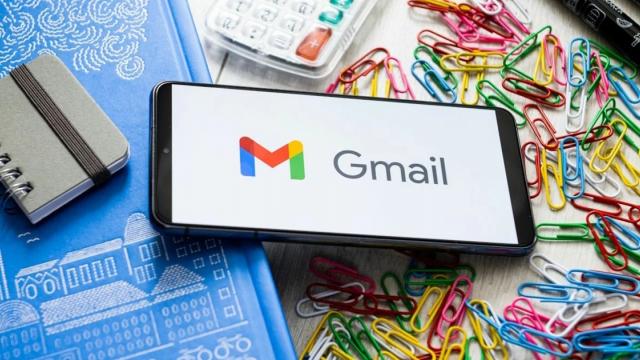 <b>2.5 miliarde de utilizatori Gmail avertizaţi cu privire la un hack AI</b>Google a anunţat la început de lună februarie că Gmail a fost expus la un hack masiv, pe bază de AI. Nu mai puţin de 2.5 miliarde de utilizatori Gmail au fost expuşi. Ce metodă au folosit atacatorii aflaţi mai jos