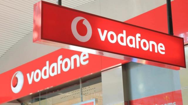 <b>Vodafone oprește rețeaua 3G; Terminalele fără VoLTE vor avea probleme cu apelurile</b>Operatorii au anunțat încă de acum doi ani că la un moment dat vor sista rețeaua 3G în România. Ei bine, iată că acest lucru se întâmplă în această perioadă în cazul Vodafone, astfel că terminalele care nu au acces la VoLTE vor avea probleme în privința