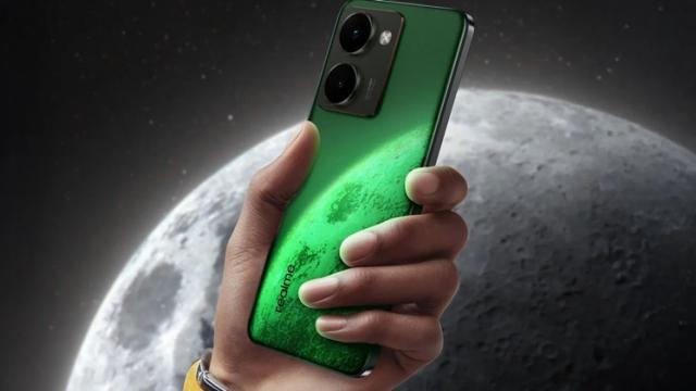 <b>Cât de "ultra" este noul realme P3 Ultra? Are 12 GB RAM și un spate care luminează în întuneric</b>Sunt noutăți și de la realme astăzi, moment în care debutează modelul realme P3 Ultra. Este un nume mare pentru un telefon la fel de mare, dar la prima vedere nu atinge nivelul unui Ultra. Ne convingem din rândurile de mai jos 