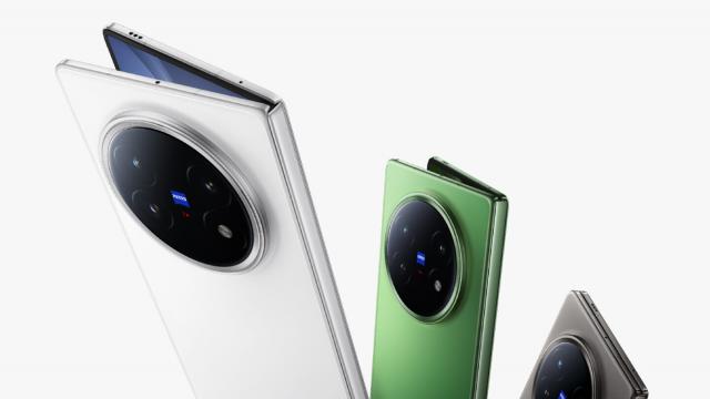 <b>vivo X Fold5 va avea cea mai mare baterie de un pliabil carte, avem confirmarea pentru 6000 mAh</b>Campania de teasing pentru vivo X Fold5 este în toi și după ce ieri am aflat data lansării (25 iunie), acum aflăm și alte detalii importante despre acest terminal. Acolo unde Samsung nu este așteptată să facă prea mari schimbări la capitolul baterie 