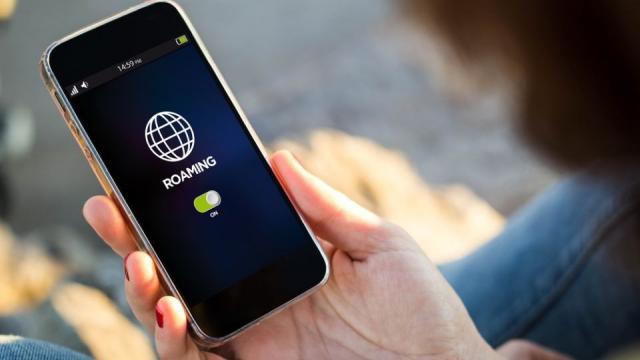 <b>ANCOM avertizează asupra costurilor ridicate ale roamingului în afara SEE; utilizatorii riscă facturi uriașe dacă nu verifică tarifele</b>Persoanele care călătoresc în afara Uniunii Europene și Spațiului Economic European trebuie să fie extrem de atente la condițiile de tarifare ale serviciilor de roaming, avertizează ANCOM într-un ghid informativ actualizat în 19 iunie 2025.