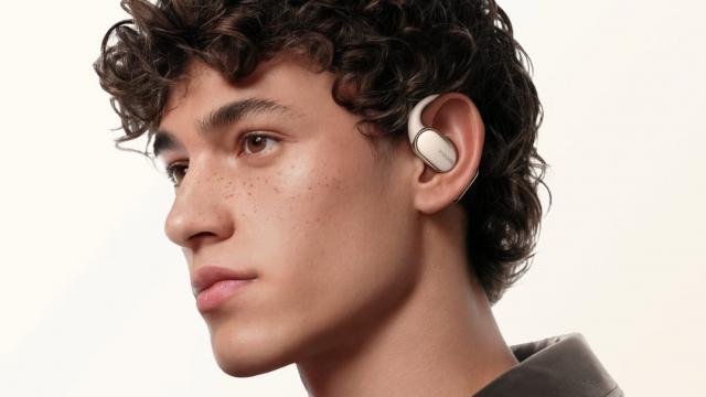 <b>Xiaomi Open Earbuds Pro apar oficial înainte de lansare; Au sistem audio cu 5 drivere semnat Harman</b>Xiaomi urmează să lanseze în curând Open Earbuds Pro, iar primele imagini oficiale confirmă că ne uităm la ceva serios diferit față de modelul de bază din 2024. Ce vedem nu e doar un refresh, ci un salt clar spre zona audio premium
