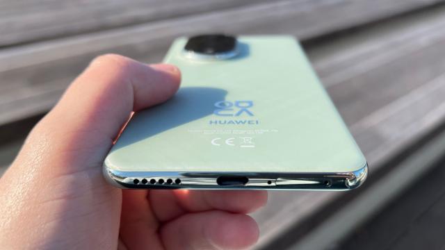 <b>HUAWEI urcă nivelul de mAh pe zona mid-range, cu un Nova 15 de 6600 mAh gata de lansare</b>Printre componentele asupra cărora cei de la HUAWEI aduc upgrade-uri în acest an în zona smartphone se numără și bateria, iar primele semne au fost confirmate de către seria Pura 80 care a adus baterii mai generoase