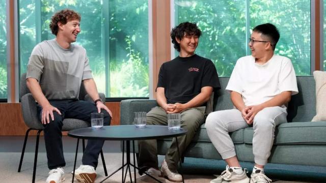 <b>Mark Zuckerberg l-a recrutat pe Shengjia Zhao; Co-fondatorul GPT-4 va conduce cercetarea AI în cadrul Meta</b>Meta continuă ofensiva în domeniul inteligenței artificiale și anunță o mutare importantă. Shengjia Zhao, co-creatorul ChatGPT și fost lider în dezvoltarea GPT-4 la OpenAI, va fi noul chief scientist al Meta Superintelligence Labs. Zhao va lucra direct