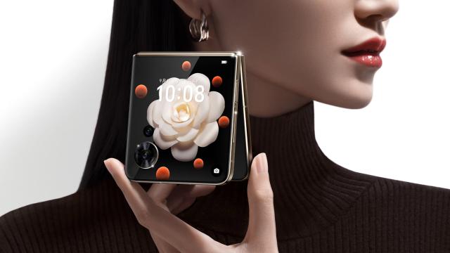 <b>HONOR Magic V Flip 2 vrea să îl întreacă pe Galaxy Z Flip 7; Când se lansează?</b>HONOR Magic V Flip a fost văzut de noi în acţiune în noiembrie 2024, într-o vizită în China. Din ce ştiu nu a mai ajuns oficial în Europa, sau cel puţin nu în România. HONOR nu se lasă totuşi şi încearcă piaţa cu o a doua ediţie, de data asta