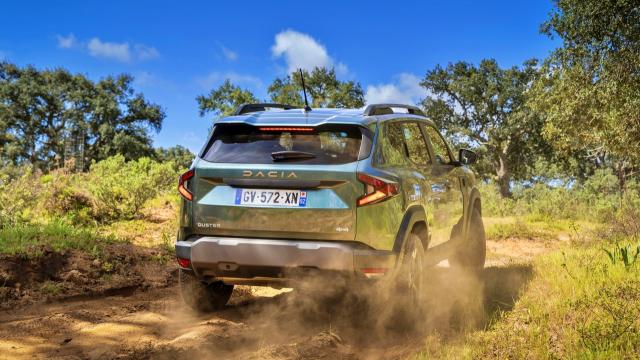 <b>Duster devine mai robust; Modelul australian vine cu upgrade-uri pentru off-road</b>Se pare că Renault lucrează la o versiune nouă de Duster, gândită special pentru piața din Australia. În această regiune cererea pentru SUV-uri robuste e destul de mare. Astfel, Julien Ferry, șefu lde produs Duster, a lăsat să se înțeleagă că modelul