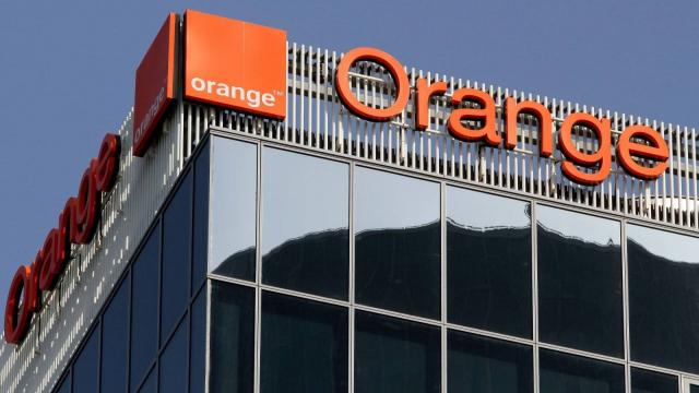 <b>Orange scumpește pachetul Supreme cu 7 lei; noul tarif este 55 lei pe lună</b>Colegii de la Gadget.ro sunt foarte vigilenți și au observat o schimbare importantă în grila de prețuri a Orange. Pachetul Orange Supreme, adică oferta de internet fix și televiziune cu cele mai multe beneficii incluse, a primit o ajustare de tarif.