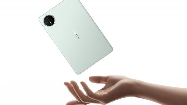 <b>Huawei a lansat un iPad Mini Killer: MatePad Mini are 8.8 inch şi talie de doar 5.1 mm</b>Huawei tocmai a anunţat o tabletă mică, o raritate în ziua de azi. E vorba despre Huawei MatePad Mini, care vine cu diagonală de doar 8.8 inch şi şochează prin talia de 5.1 mm. Cântăreşte doar 255 de grame şi aflaţi mai multe detalii despre produs mai jos