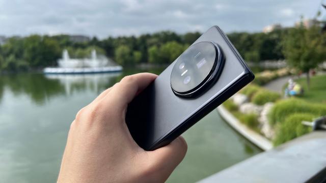 <b>Record de vânzări pentru HONOR Magic V5 în România, cu boost de 53% față de predecesor</b>Honor Magic V5 se lansa pe plan local pe data de 12 august, un pliabil super dotat și fără sacrificii la nivel de cameră sau baterie - terminal care a primit rapid și recenzia detaliată Mobilissimo chiar aici. De curând, mai precis pe 5