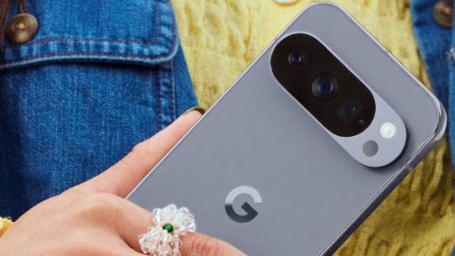<b>Google Pixel e brandul cu cea mai rapidă creștere în zona premium; a urcat 105% în prima jumătate din 2025</b>Google Pixel e în sfârșit pe val. Telefoanele companiei americane au înregistrat cea mai accelerată creștere din segmentul premium în prima parte a lui 2025, conform datelor Counterpoint Research, citate de publicația 9to5Google. Asta, în condițiile în 