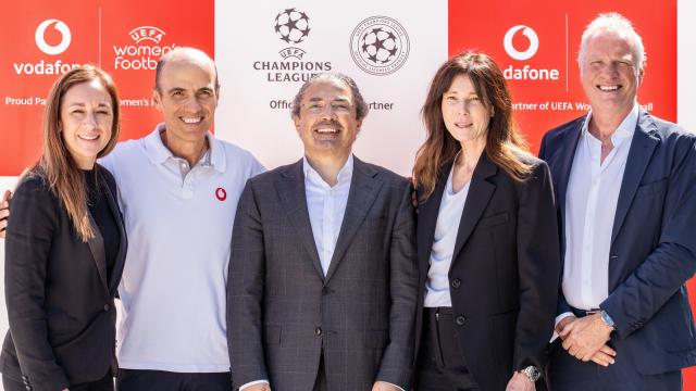 <b>Vodafone investește în fotbalul european; acord multianual cu UEFA pentru ambele competiții majore</b>Vodafone a semnat un parteneriat multianual cu UEFA și UC3 (entitatea care administrează drepturile comerciale ale competițiilor de club), devenind partener oficial pentru fotbalul feminin european și sponsor licențiat pentru Liga Campionilor UEFA