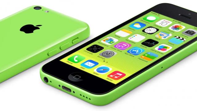 <b>Apple taie accesul iCloud pentru device-urile vechi; iPhone 5 și Mac-urile cu Sierra rămân pe dinafară</b>Dacă mai ai un iPhone 5 aruncat printr-un sertar sau un Mac mai vechi cu macOS Sierra, e momentul să-ți verifici backup-urile. Odată cu lansarea oficială a iOS 26 și macOS Tahoe, Apple a făcut curățenie în lista de sisteme suportate pentru 