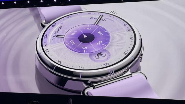 <b>Câte variante de ceasuri feminine avem în seria Huawei Watch GT 6, de 41 mm? Iată impresii! (Video)</b>Nu cred că m-aţi văzut niciodată cu aşa multe ceasuri în faţă: 10 la număr! În cutia din video-ul de mai jos sunt toate modelele Watch GT 6 cu care m-am jucat, de la GT 6 Pro la GT 6 de 41 şi 46 mm. În acest material ne axăm pe cele