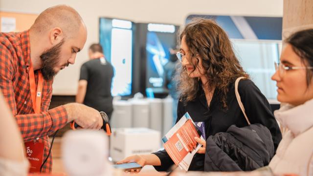 <b>393 de posturi AI listate pe LinkedIn; ce roluri se caută și unde sunt ofertele</b>Cererea de specialiști în inteligență artificială și competențe digitale avansate este în creștere vizibilă în România, potrivit unei analize realizate de Catalyst Solutions. Peste 55% dintre posturile disponibile în acest domeniu sunt tehnice — de la ing