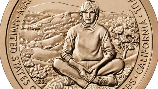 <b>Steve Jobs ajunge pe moneda comemorativă de 1 dolar american din 2026</b>Memoria lui Steve Jobs continuă să fie onorată în State, încă de la trecerea sa în nefiinţă în toamna lui 2011. Fostul CEO al Apple va fi onorat cu o ediţie comemorativă de monedă de 1 dolari, pusă în circulaţie în 2026

