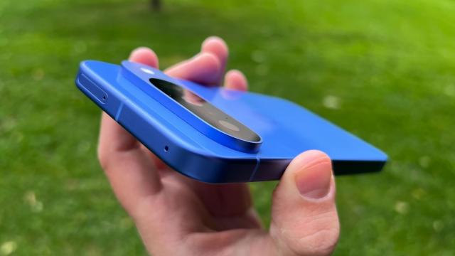 <b>Google Pixel 10: Hardware-ul cunoaște upgrade-uri pe partea de cameră, ba chiar și baterie</b>Sunt câteva noutăți interesante și la nivel hardware pentru Google Pixel 10 și din câte stă scris pe lista de specificații, camera este în vizor. Înainte de toate aflăm că telefonul are același ecran de 6.3 inch de la predecesor, un OLED cu 120Hz