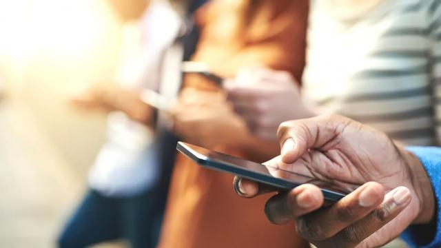 <b>17 ani de portabilitate în România! Peste 13.6 milioane de români și-au schimbat rețeaua, DIGI domină piața în 2025</b>Avem comunicat nou din partea ANCOM astăzi! Aflăm pe această cale că în România, serviciul de portabilitate a numerelor a depășit pragul de 13,6 milioane de transferuri în cei 17 ani de funcționare. Acest serviciu a fost introdus în luna octombrie