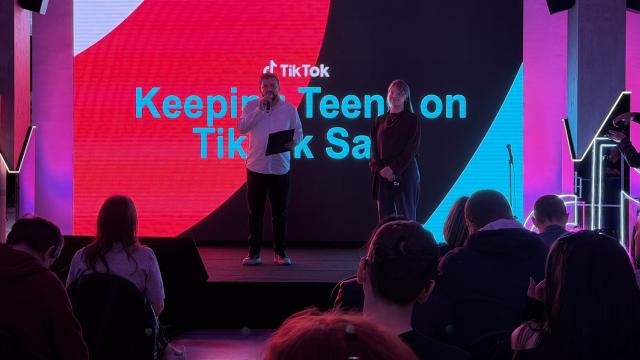 <b>TikTok România ne-a chemat la o discuţie cu Ministrul Educaţiei despre siguranţa celor mici în social media</b>Pe 22 octombrie 2025, TikTok România ne-a invitat la un eveniment axat pe securitatea celor mici în lumea online. Ştiţi probabil că s-a vorbit mult în ultima vreme despre pragul de vârstă necesar pentru a accesa reţelele de socializare. Avem aşa numita