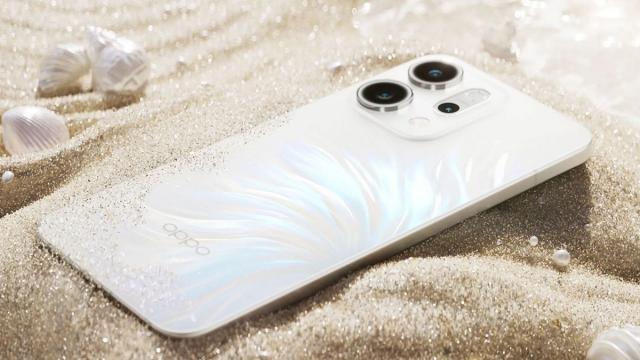 <b>OPPO Reno 15 se lansează pe 17 noiembrie; Ce ştim despre nouă serie de telefoane? </b>OPPO se mişca parcă într-o viteză superioară, gândiţi-vă că seria Reno 13 a debutat în România în primăvara, iar Reno 14 la final de vară. Acum deja vorbim despre lansarea lui Reno 15, aşteptată pe 17 noiembrie