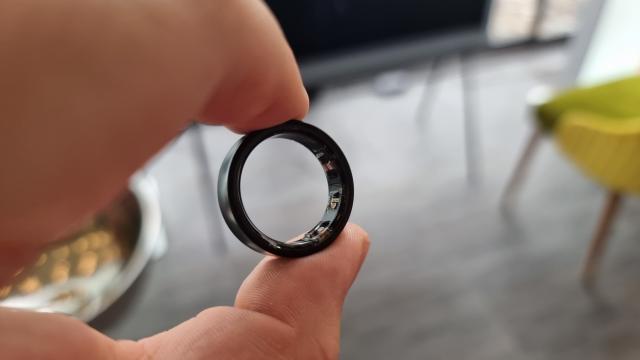 <b>Samsung Galaxy Ring folosit pentru controlul headset-ului Galaxy XR? Iată ce indică un brevet</b>Nu este prima dată când aflăm despre posibilitatea ca un inel smart să controleze alte dispozitive, ba chiar am avut astfel de știri asociate unui Galaxy Ring 2 de la Samsung. Acum apare o nouă mențiune pentru această funcționalitate
