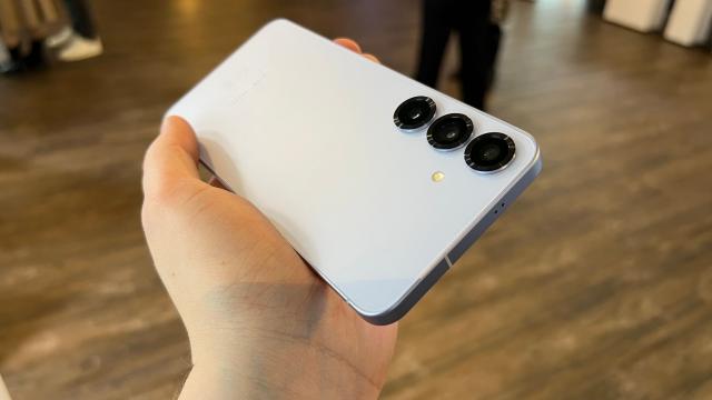 <b>Vom avea schimbări ca RAM/stocare pe noile flagship-uri Galaxy S26? Iată cum arată configurațiile</b>Pare că Samsung s-a hotărât în sfârșit cum va arăta seria Galaxy S26, compusă dintr-un model de bază S26, varianta S26+ și Galaxy S26 Ultra drept flagship suprem. Fără Pro-uri, Edge-uri, cel puțin nu pentru moment. Astăzi aflăm cum