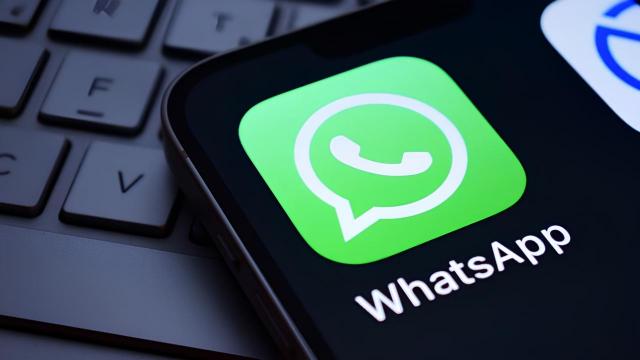 <b>O vulnerabilitate banală din WhatsApp a expus 3,5 miliarde de numere de telefon; cercetătorii vorbesc despre „cea mai amplă scurgere” de acest tip</b>Un grup de cercetători a reușit să exploateze o funcție banală din WhatsApp, iar rezultatul este descris ca fiind una dintre cele mai extinse expuneri de date personale din istoria aplicațiilor de mesagerie. Vorbim despre 3,5 miliarde de numere de telefon