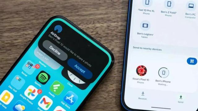 <b>Google sparge zidul AirDrop; Pixel 10 poate trimite fișiere direct către iPhone, fără ajutorul Apple</b>O funcție neașteptată, dar extrem de utilă, a fost introdusă de Google pe seria Pixel 10: telefoanele pot acum partaja fișiere cu dispozitive Apple prin AirDrop. Nu e o glumă și nici o colaborare cu Apple — Google a reușit asta fără niciun acord oficial