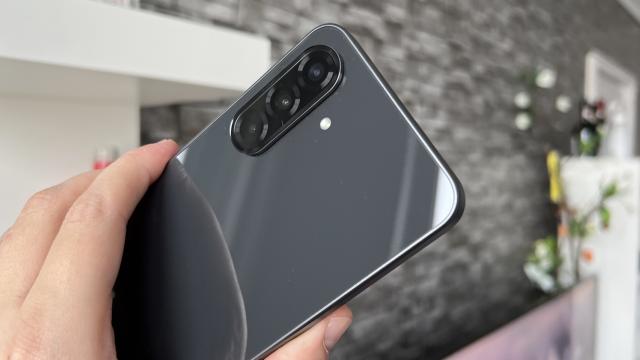 <b>Samsung Galaxy A37 apare în Geekbench; Avem primele detalii cu privire la procesor și performanță</b>Samsung se pregătește să lanseze succesorul lui Galaxy A36. Undeva în prima jumătate a anului viitor, alături de Galaxy A57, va sosi și Galaxy A37. Ei bine, acesta tocmai a apărut în Geekbench, această listare oferind câteva indicii cu privire la CPU-ul