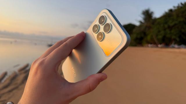 <b>Poco F8 Pro review detaliat în limba română (evaluare Mobilissimo)</b>Xiaomi a decis ca pe acest final de an 2025 smartphone-urile sale să aducă ceva special și mă uit aici la flagship-urile Xiaomi 17 Pro care au propus ideea unui ecran secundar și la Redmi K90 Pro Max care a optat pentru sunet 