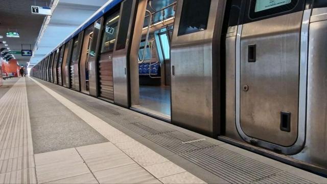 <b>Magistrală nouă de metrou în Bucureşti: Ce ştim despre M4 extins şi linia nouă spre Sud?</b>Chiar dacă încă se lucrează abitir la magistrala de metrou spre aeroportul Henri Coandă, Metrorex a anunţat încă un proiect pe rol, pentru încă o magistrală în Capitală. E vorba despre M4, care va uni Piaţa Victoriei cu zona de sud