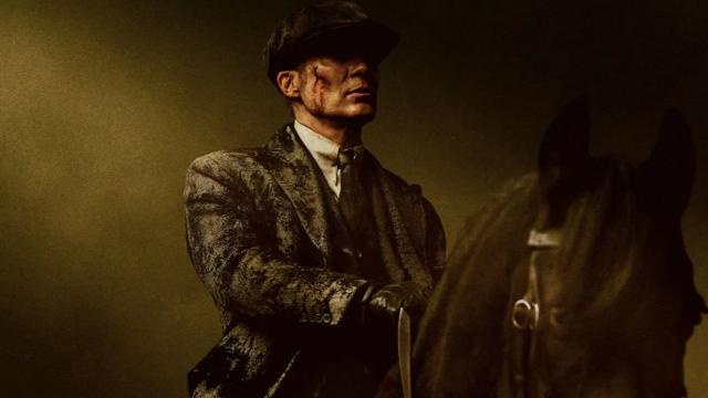 <b>Peaky Blinders se întoarce! Filmul de lung metraj Peaky Blinders: The Immortal Man apare în martie 2026</b>Aşa cum ne-au promis, creatorii seriei Peaky Blinders mai au un act de spus în povestea lui Tommy Shelby. Nu e vorba despre un sezon nou, ci despre un lung metraj, care a fost detaliat ieri, 5 decembrie. Vom avea parte de un film intitulat Peaky Blinders
