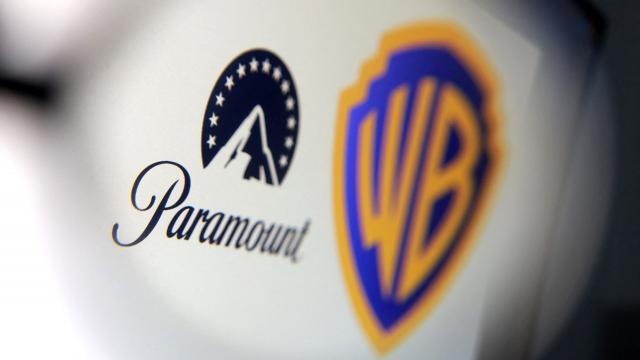 <b>Paramount face o ofertă de nerefuzat pentru Warner Bros; Înţelegerea cu Netflix în pericol?</b>Paramount a plusat serios în primele ore ale săptămânii curente, în războiul ofertelor pentru Warner Bros. Săptămâna trecută HBO, DC şi restul de asset-uri Warnet păreau deja la Netflix în curte, dar iată că se pregăteşte un posibil „hostile takeover”
