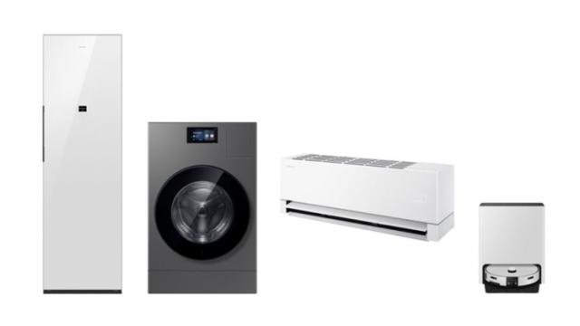 <b>Samsung aduce AI în gospodărie la CES 2026; Bespoke Laundry, AirDresser și Jet Bot pentru confort total</b>Samsung și-a anunțat oficial prezența la CES 2026 cu o serie de electrocasnice Bespoke bazate pe AI, care promit să ușureze viața în gospodărie, mai ales pentru cei care jonglează zilnic între muncă, copii și timpul liber