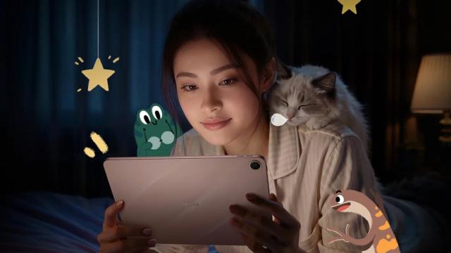 <b>Oppo lansează tableta Pad Air 5 în China; ecran de 120 Hz, baterie de 10.050 mAh și preț de la 270 dolari</b>Oppo Pad Air 5 a fost lansată oficial în China, iar modelul vine cu specificații solide pentru segmentul său de preț. Tableta este echipată cu un ecran de 120 Hz și o baterie de 10.050 mAh, iar prețul pornește de la 270 de dolari pentru varianta de bază.