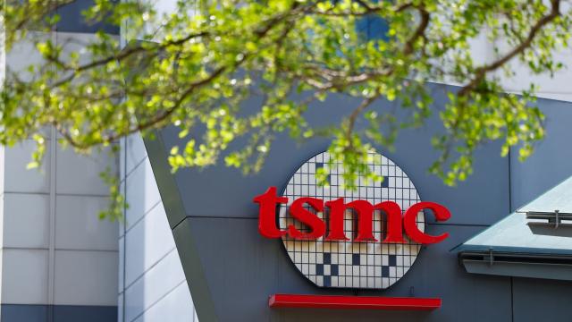 <b>Cutremurul lovește regiunea Hsinchu din Taiwan; impact asupra producției TSMC, încă necunoscut</b>Un cutremur puternic a afectat pe 27 decembrie 2025 zona Hsinchu din Taiwan, unde se află facilități ale TSMC, cel mai mare producător de cipuri din lume. Seismul a avut epicentrul în largul coastei orașului Yilan, la o adâncime de aproximativ 73 km, iar 