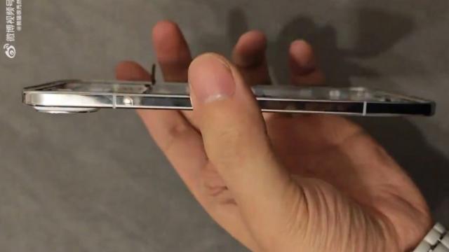 <b>Xiaomi 17 Air era incredibil de subţire... până să fie anulat; Prototipul apare in premieră</b>Şi Xiaomi era gata să adere la modă telefoanelor ultrasubţiri, până a... casat proiectul. Se numea Xiaomi 17 Air, avea doar 5.5 mm în talie şi azi au apărut imagini cu el pe Internet. Ce a ieşit vedeţi mai jos
