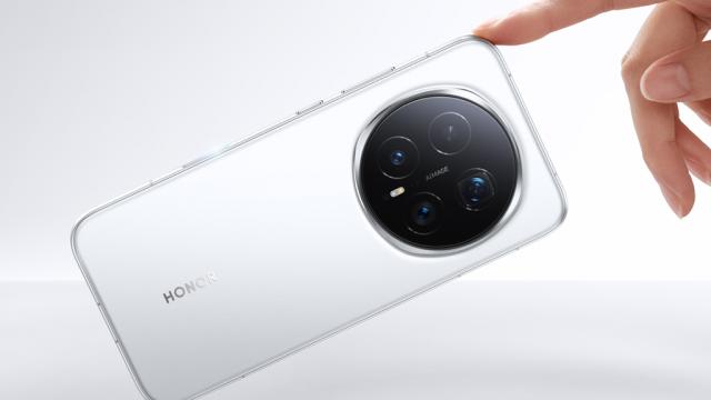 <b>HONOR Magic8 Pro ocupă doar locul 6 în DxoMark, sub iPhone 17 Pro; Foarte bun la portrete, detalii la zoom</b>HONOR Magic8 Pro a fost dezvăluit la final de luna noiembrie 2025 în China şi a primit un soi de teaser în România în decembrie 2025, cu o lansare în magazine în ianuarie 2026. Francezii s-au mişcat să zicem rezonabil de rapid 