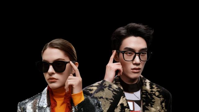 <b>Huawei va lansa ochelari AI cu traducere în timp real; Ce funcții au?</b>Huawei nu se lasă şi mai pregăteşte cred că a treia generaţie de ochelari inteligenţi. Au avut colaborările cu Gentle Monster, dar şi modelul Eyewear 1 şi 2. Acum apare o scăpare care spune că gigantul chinez ne va aduce ochelari