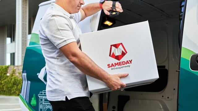 <b>Sameday se retrage din Ungaria; Austrian Post preia operațiunile și angajații</b>Sameday, compania românească de curierat deținută de eMAG, a vândut afacerea sa din Ungaria către Austrian Post. Această compania a cumpărat 100% din Delivery Solutions Zrt, operatorul care funcționa sub brandul Sameday Hungary. Detaliile financiare