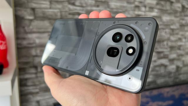 <b>Turul Magazinelor #1561: Cel mai ieftin monitor de 300 Hz, consola Lenovo Legion şi tableta Huawei ieftină</b>Finalul de săptămâna vine cu veşti bune şi anume că putem face gaming hardcore şi acasă şi în deplasare, cu nişte produse la preţ bun. Poate cea mai bună ofertă a lumii este un monitor de 300 Hz care se duce spre 700 de lei. Apoi am găsit un OnePlus