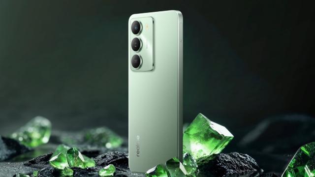 <b>realme C83 apare în primele leak-uri; Smartphone-ul accesibil are dezvăluite configurațiile și aflăm cât va costa</b>realme pregătește lansaera modelului C83, un terminal care va fi poziționat sub C85 în gamă. Primele informații ajunse în online vizează configurațiile și sumele de comercializare ale acestui smartphone. Dacă ne uităm spre strategia brandului