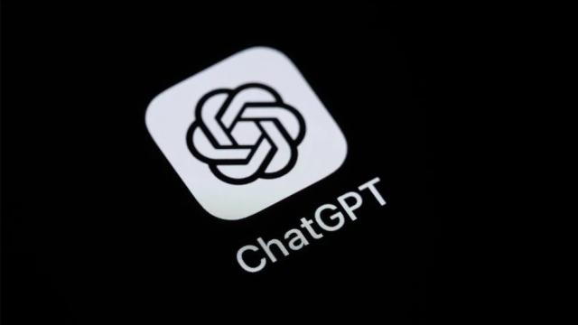 <b>Ai fi de acord ca ChatGPT să cheme poliţia dacă primeşte comenzi suspecte? 8 pierderi de vieți omenești în Canada puse pe seama ezitărilor OpenAI</b>OpenAI a luat serios în calcul să cheme poliţia, după ce un atacator cu armă din Canada avea nişte prompt-uri suspecte în ChatGPT. Se discută de ceva vreme despre etică şi moralitate, dar şi legalitatea de a aduce autorităţile pe fir atunci