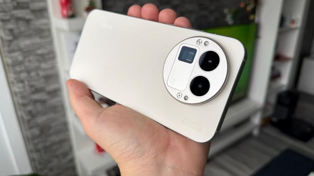 <b>Seria Realme GT 9 se concentrează pe fotografie; Varianta de top din lineup aduce un setup dual de 200 MP</b>realme GT 8 Pro a sosit la finalul anului trecut în Europa, iar compania pregătește deja seria realme GT 9. Primele informații sugerează un accent mai mare pe cameră, atât varianta de bază din serie, cât și cea Pro, urmând să aducă cel puțin un senzor