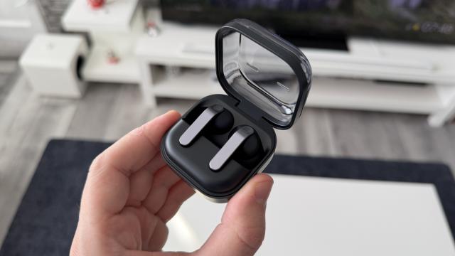 <b>Samsung pregătește Galaxy Able; noi căști wireless apar în aplicația oficială Galaxy Buds</b>Samsung ar putea lucra la o nouă pereche de căști wireless Galaxy Buds Able, descoperite recent în aplicația oficială Galaxy Buds, în contextul în care despre modelele Galaxy Buds 4 și Buds 4 Pro există deja articole dedicate și lansări confirmate. 