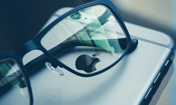 <b>Ochelarii smart Apple prind contur; Patru înfățișări și integrare puternică cu Siri</b>Ochelarii inteligenți Apple revin în atenție după ani de încercări eșuate în zona AR, iar cele mai noi informații indică o schimbare majoră de strategie: compania renunță, cel puțin temporar, la ideea de realitate augmentată și merge pe un produs mai..