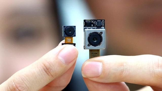 <b>Modulul de cameră de pe LG G4 anunţat oficial, vine cu rezoluţie de 16 MP, deschidere F/1.8</b>Mai avem de aşteptat mai puţin de 3 săptăm&acirc;ni p&acirc;nă ce LG &icirc;şi va anunţa telefonul flagship pe anul 2015, iar azi descoperim o nouă bucăţică din puzzle-ul numit LG G4. Aflaţi că LG a anunţat oficial modului de cameră pentru...