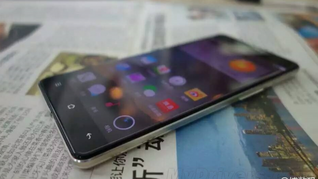 <b>Oppo R7, telefonul cu ecran edge-to-edge apare încă o dată în fața camerei; primim și fotografii live</b>Poate unul dintre cele mai așteptate terminale de origine chineză pe 2015 este și Oppo R7, acel telefon care la prima vedere ne-a făcut să credem că este doar o creație &icirc;n Photoshop. Ei bine, după ce am văzut un clip hands-on ce atesta...